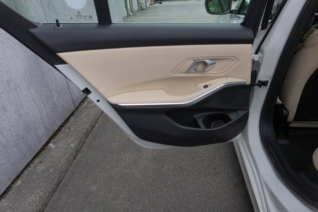 New 2025 BMW 330i xDrive Sedan w/ Premium Package AWD/4WD image 16