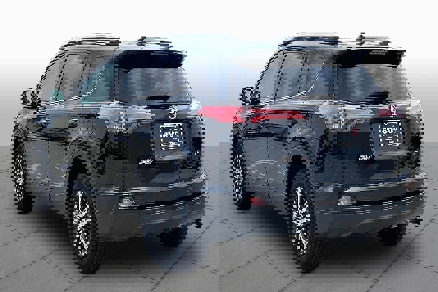 Used 2018 Toyota RAV4 LE FWD image 12