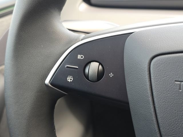 Used 2026 Tesla Model Y 2WD image 40