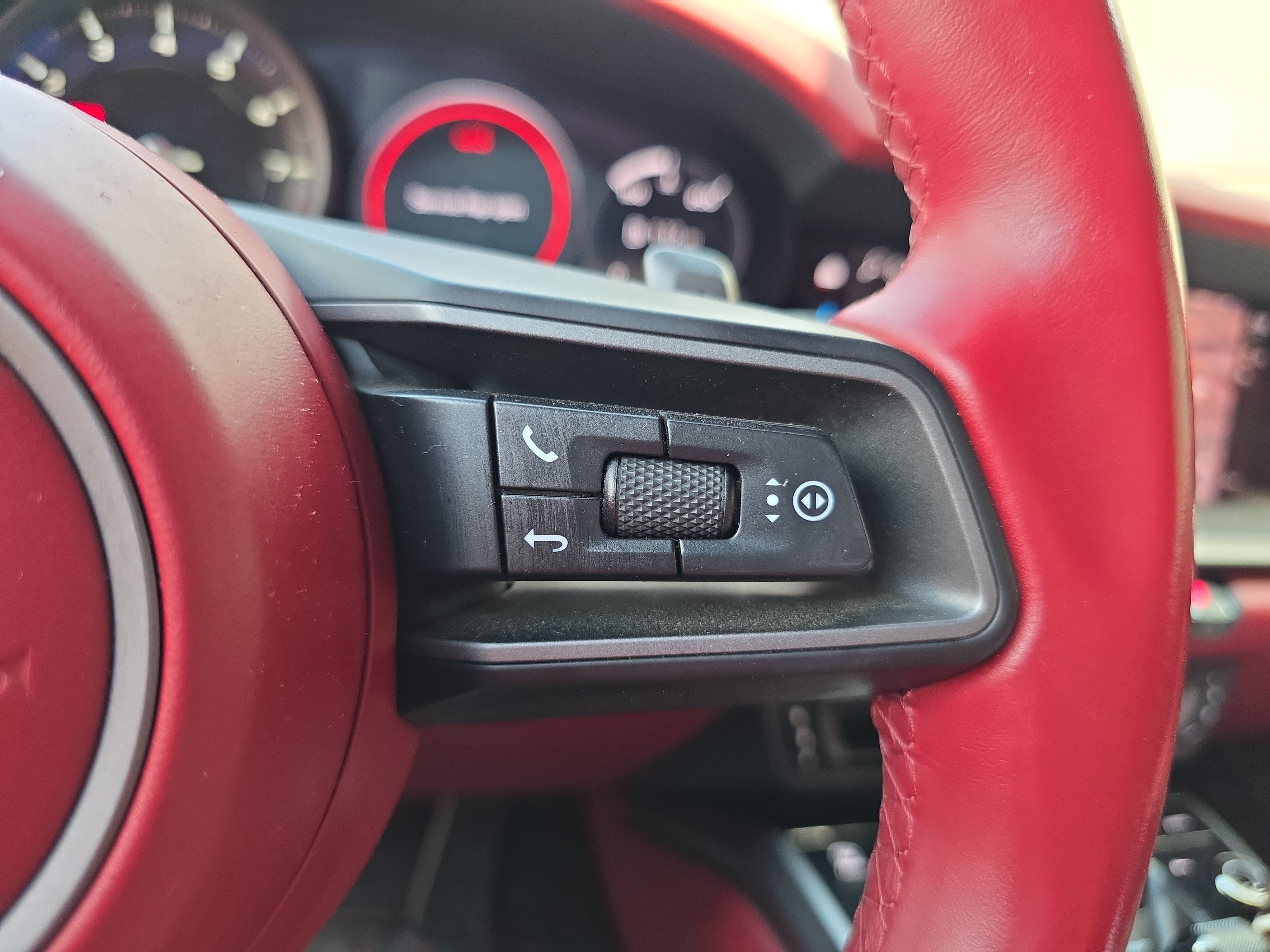 Certified 2024 Porsche 911 Targa 4 AWD/4WD image 20