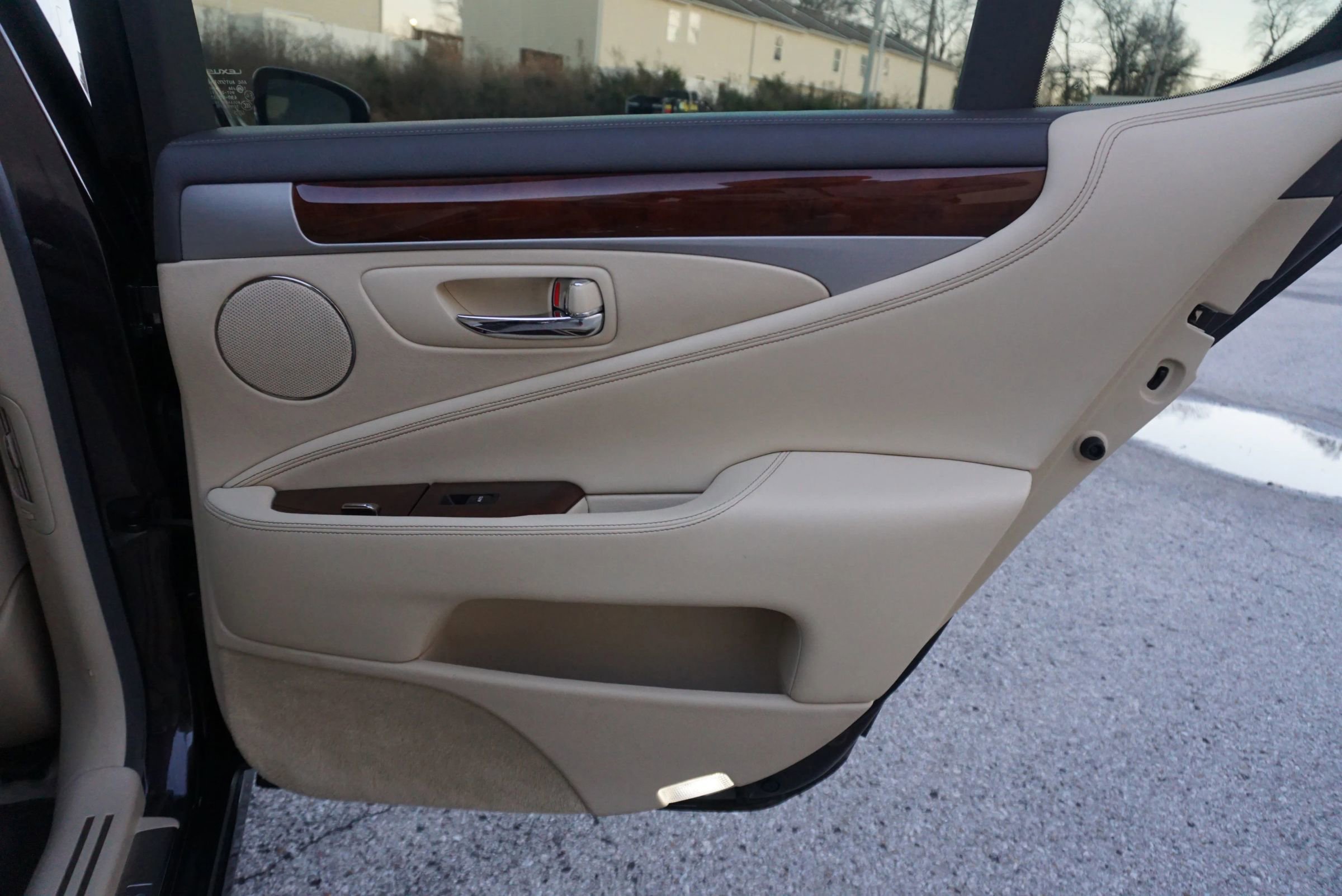 Used 2015 Lexus LS 460 image 20