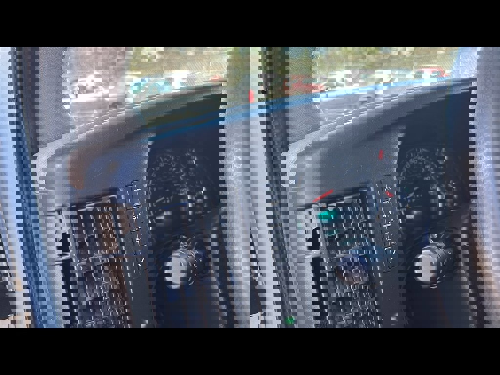 Used 2022 Chevrolet Express 2500 Extended image 11