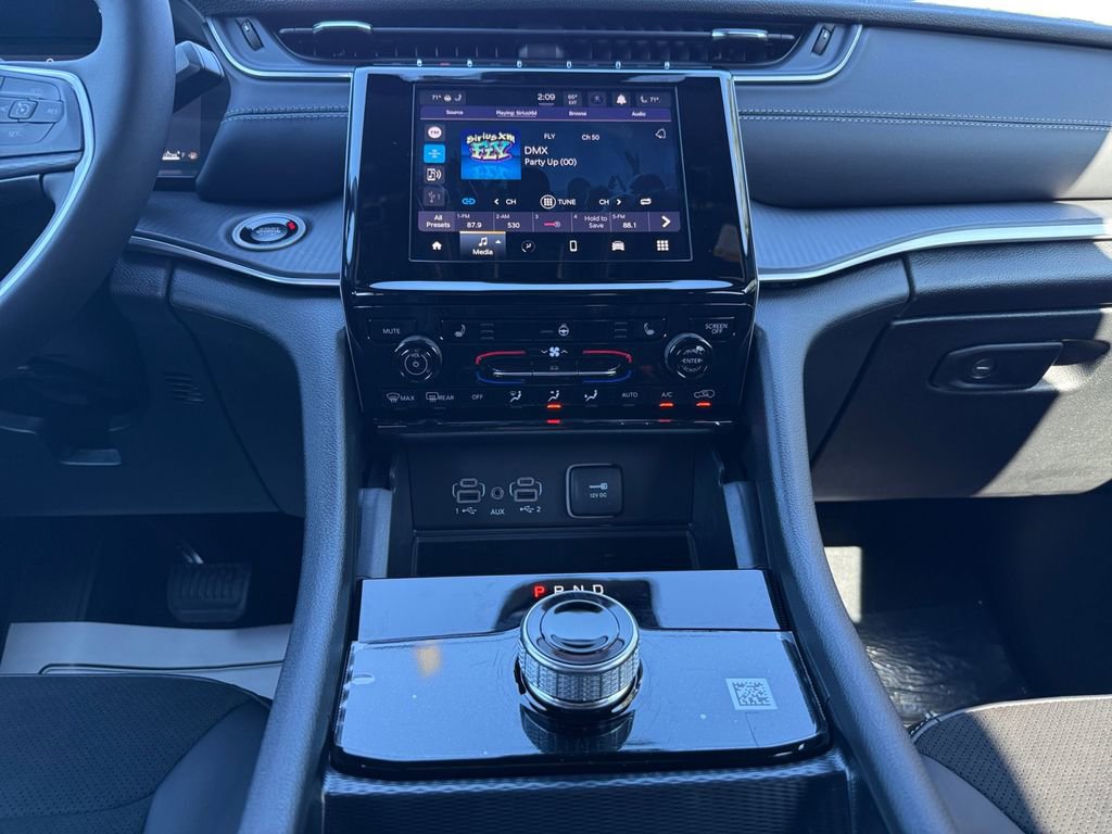 New 2025 Jeep Grand Cherokee Altitude image 11