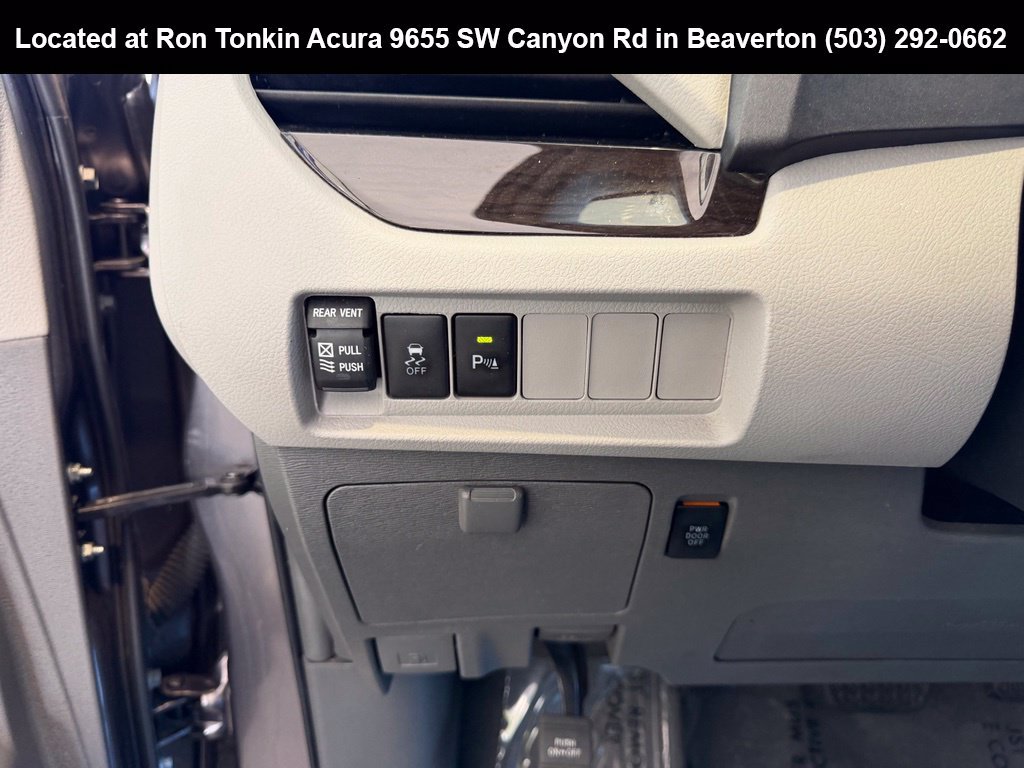 Used 2019 Toyota Sienna XLE w/ XLE Navigation Package FWD image 16