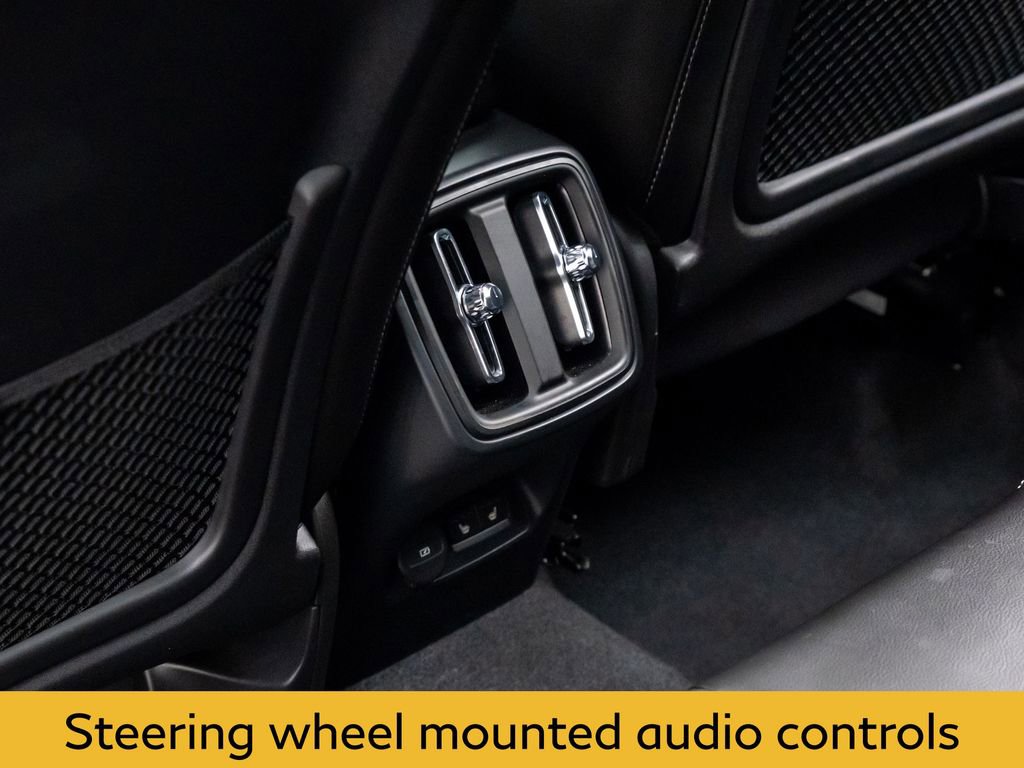 Used 2025 Volvo XC40 B5 Core image 19