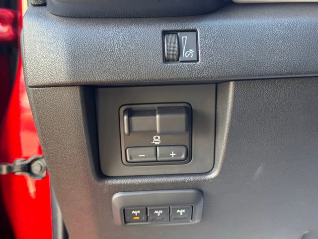 Used 2024 GMC Canyon AT4X w/ AT4X AEV Edition image 16