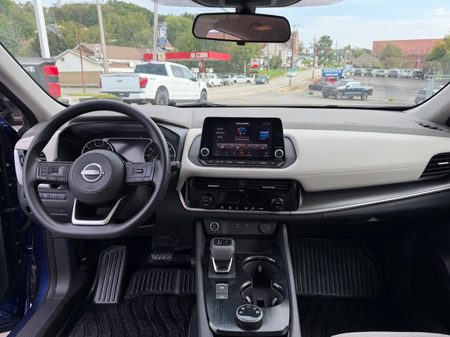 Used 2022 Nissan Rogue SV AWD/4WD image 18