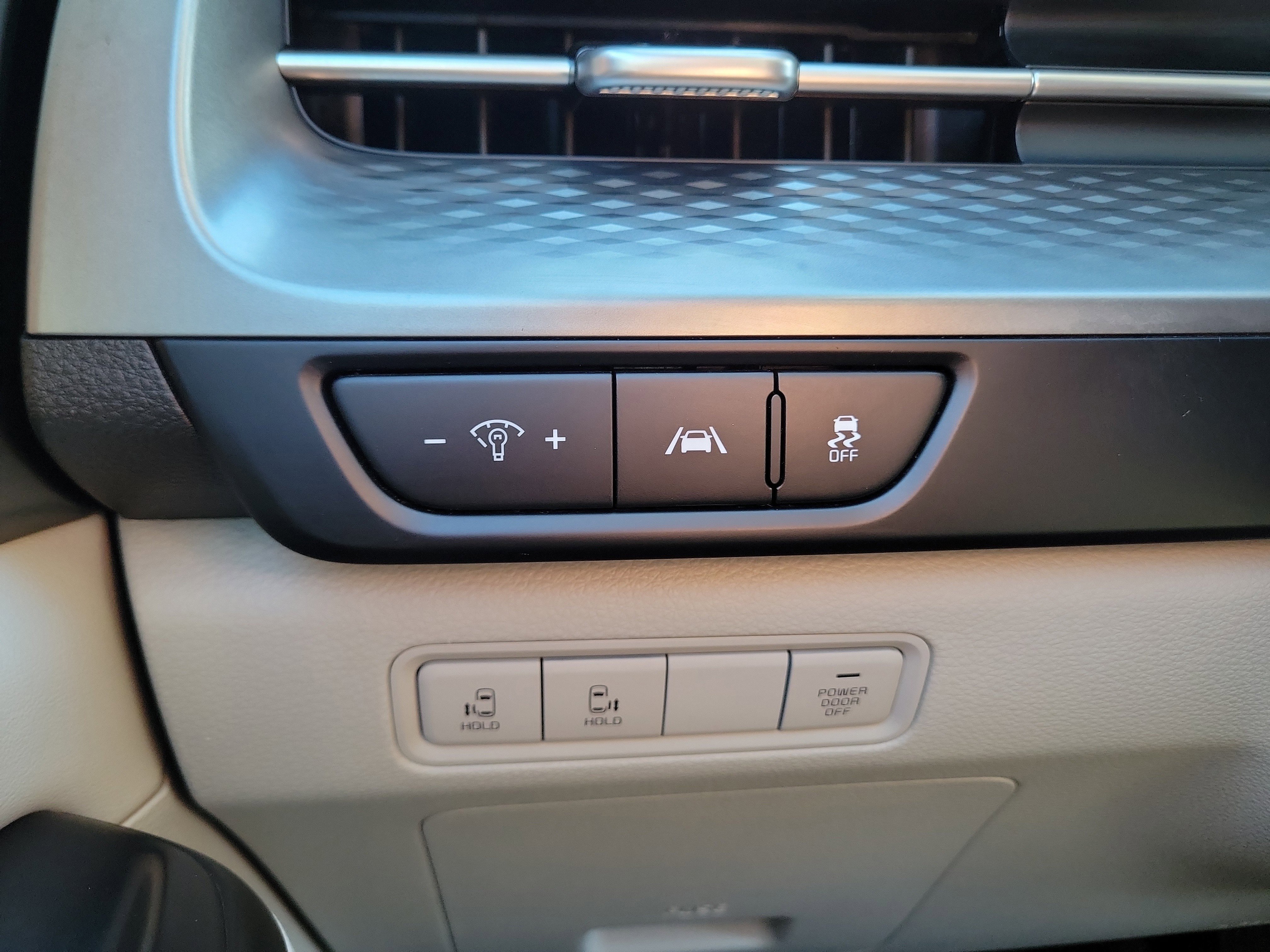 Used 2024 Kia Carnival LX FWD image 24