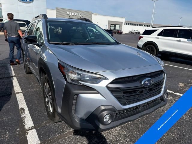 Used 2023 Subaru Outback Premium AWD/4WD image 3