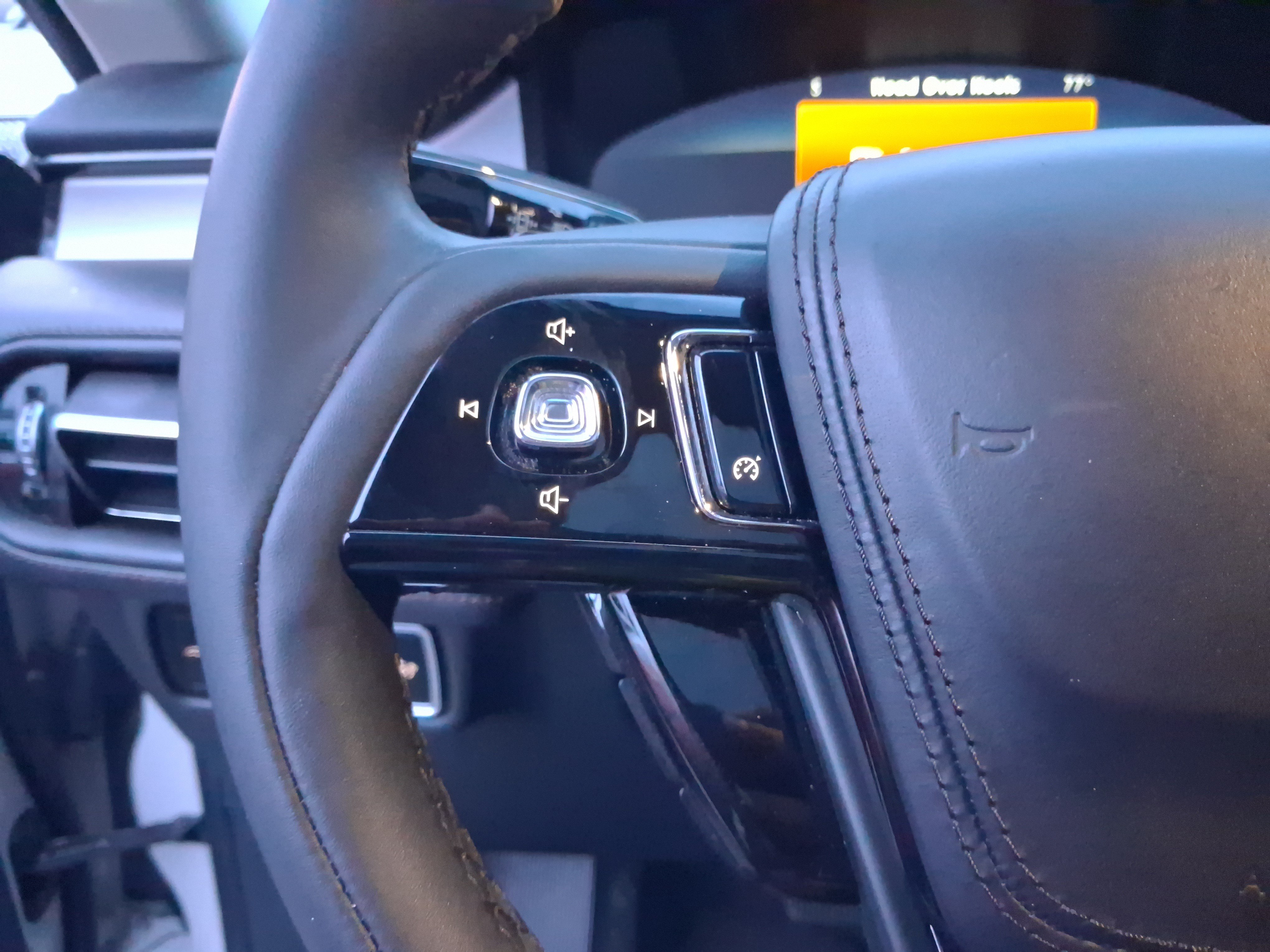 Used 2024 Lincoln Aviator 2WD w/ Premium Package image 15