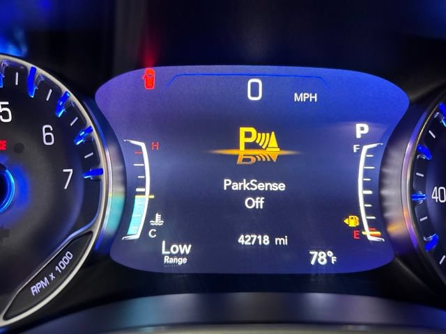 Used 2023 Chrysler Pacifica Touring-L w/ Uconnect Theater Family Group AWD/4WD image 22