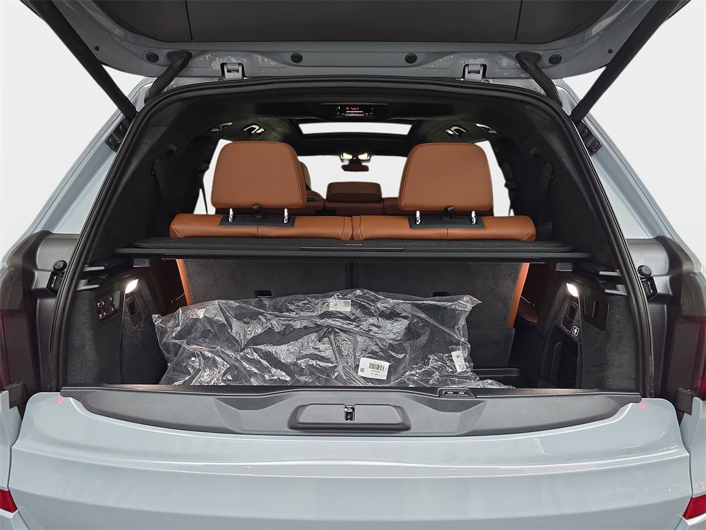 Used 2025 BMW X7 M60i w/ Executive Package image 15