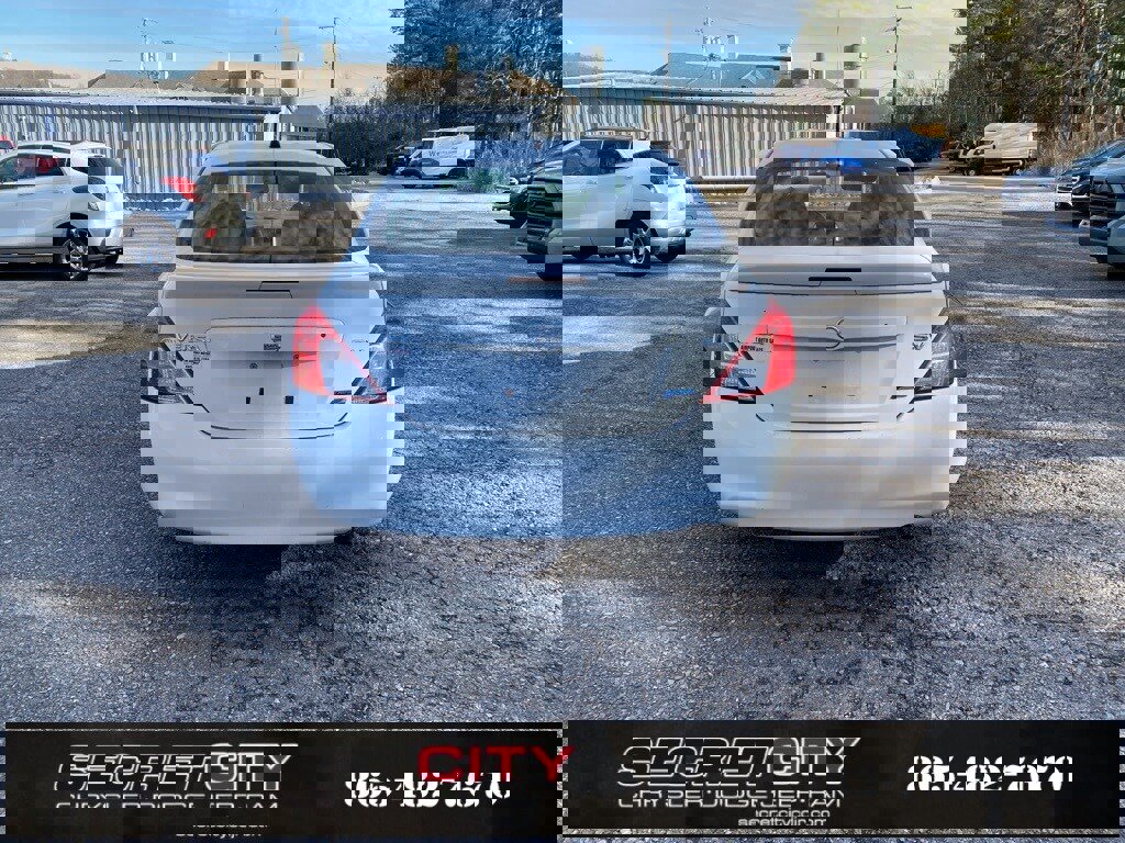 Used 2014 Nissan Versa SV image 6