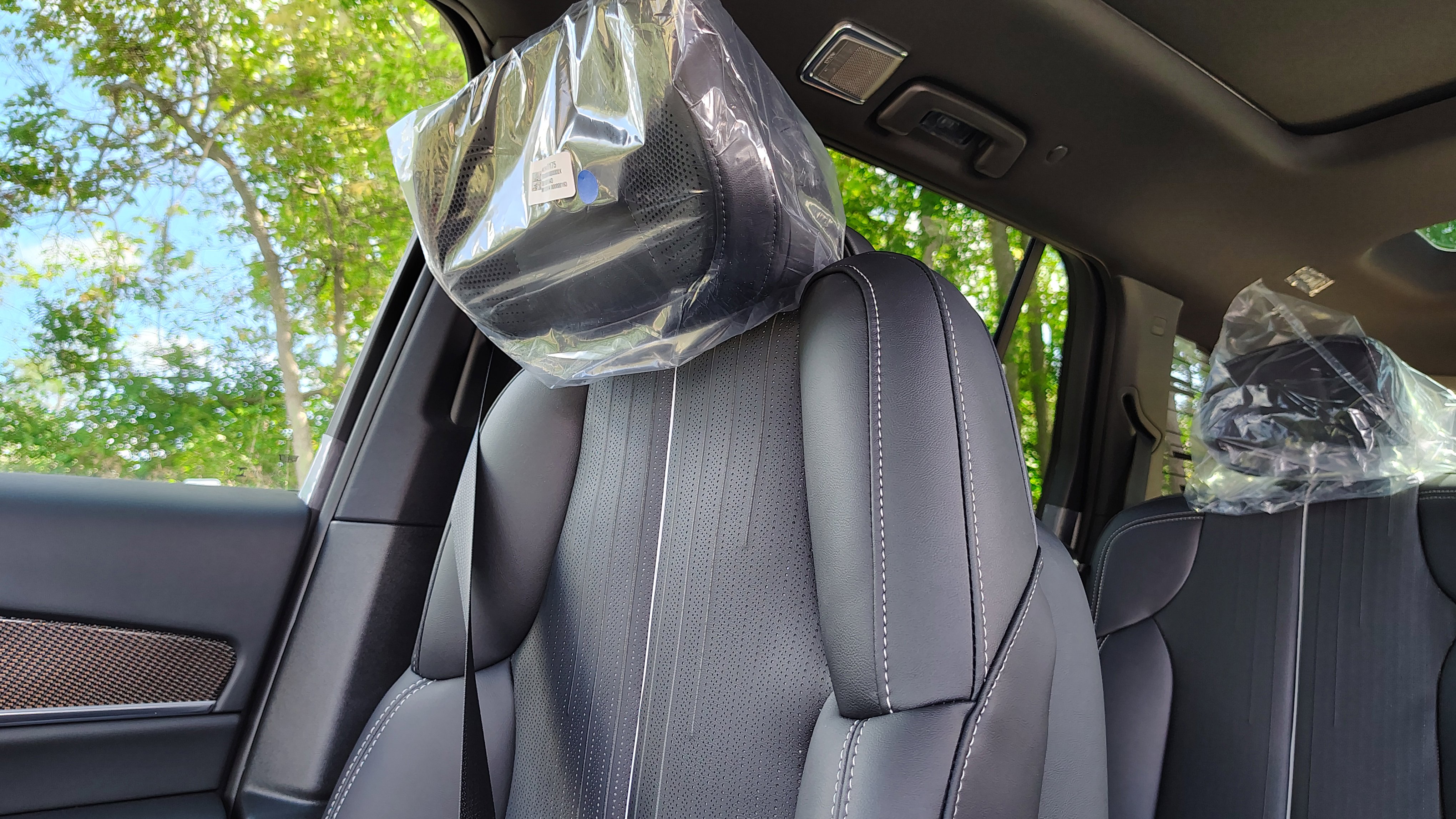 New 2026 Cadillac Vistiq Sport w/ LPO, Floor Liner Package image 21