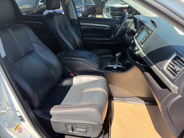 Used 2019 Toyota Highlander AWD V6 image 22