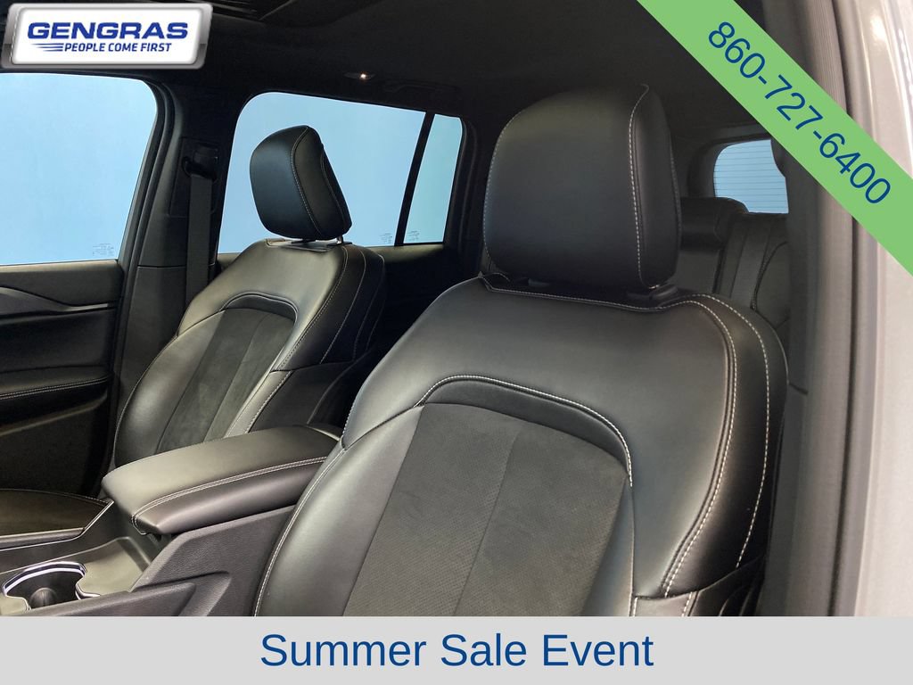 Used 2024 Jeep Grand Cherokee Altitude AWD/4WD image 10