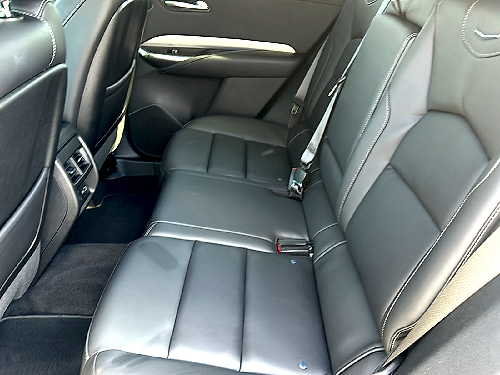 Used 2022 Cadillac XT4 Premium Luxury w/ Enhanced Visibility Package FWD image 19