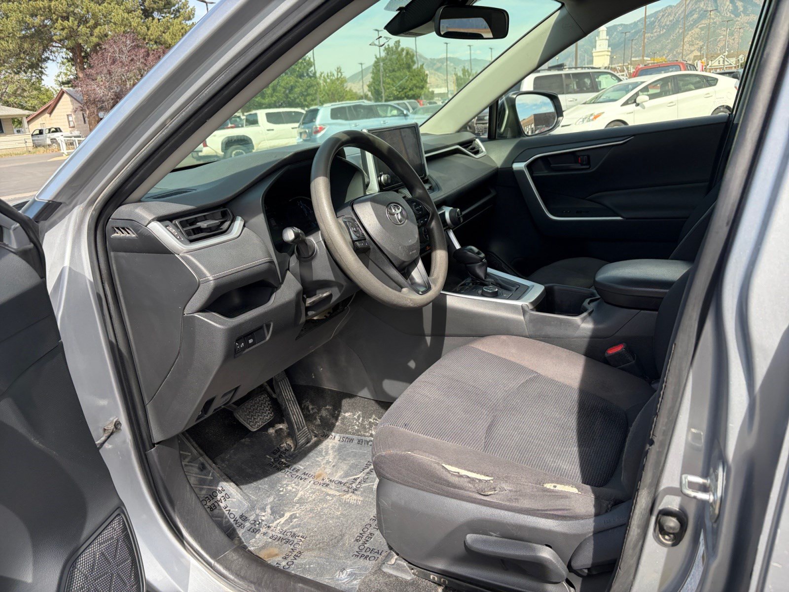 Used 2023 Toyota RAV4 LE AWD/4WD image 10