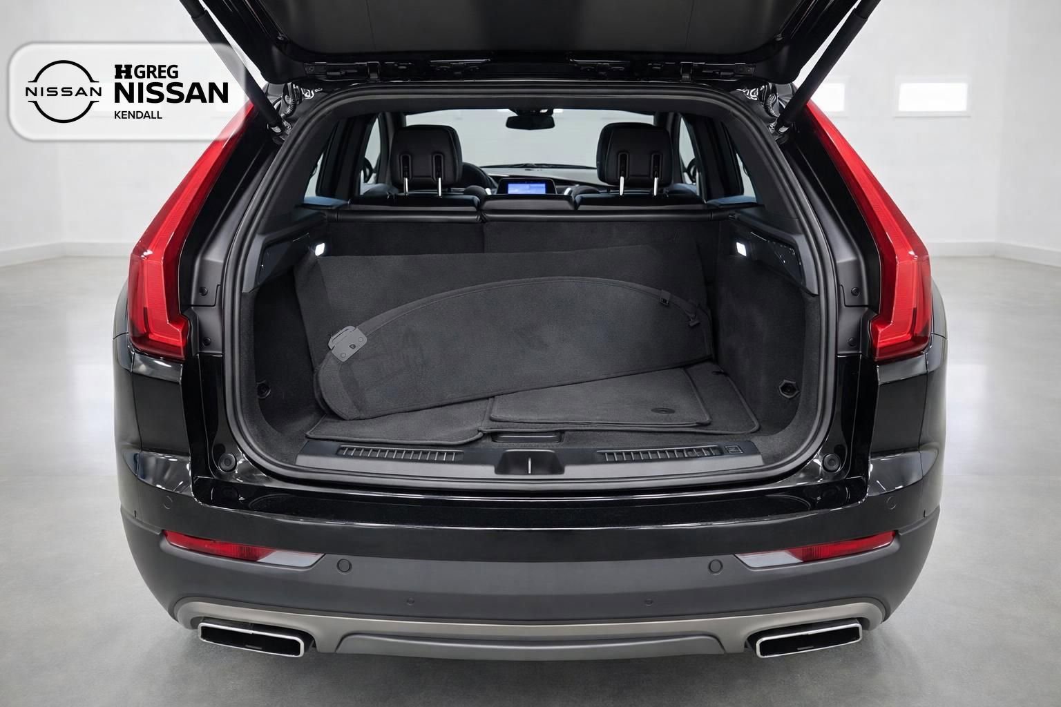 Used 2019 Cadillac XT4 Premium Luxury w/ Cold Weather Package image 11