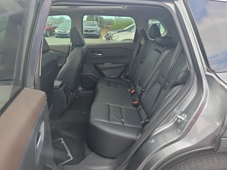 Used 2023 Nissan Rogue SL image 25