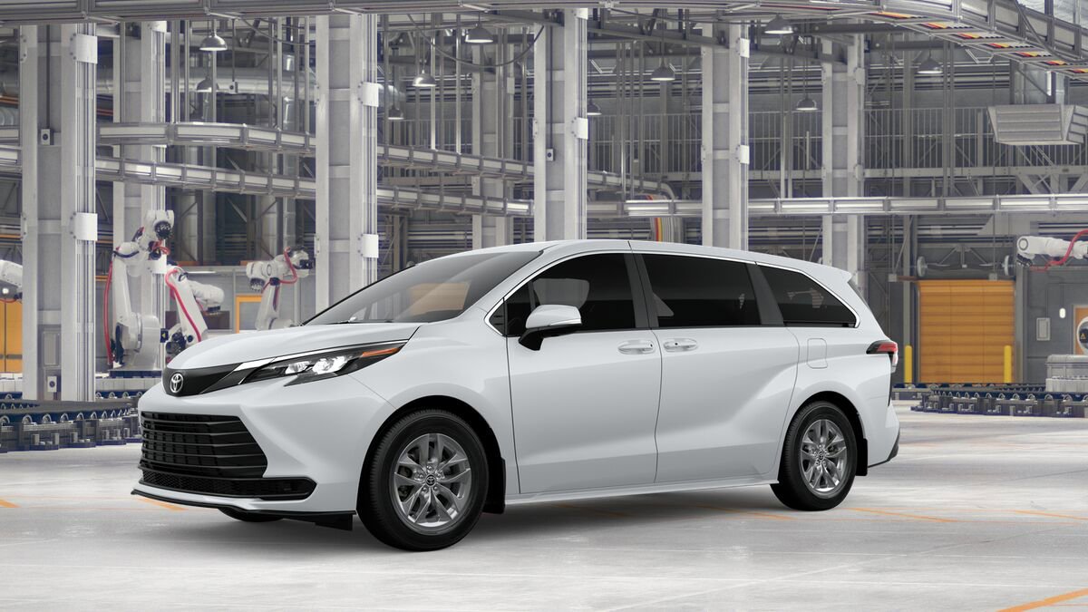 New 2026 Toyota Sienna LE image 2