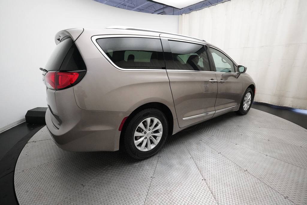 Used 2018 Chrysler Pacifica Touring-L w/ Premium Audio Group image 36