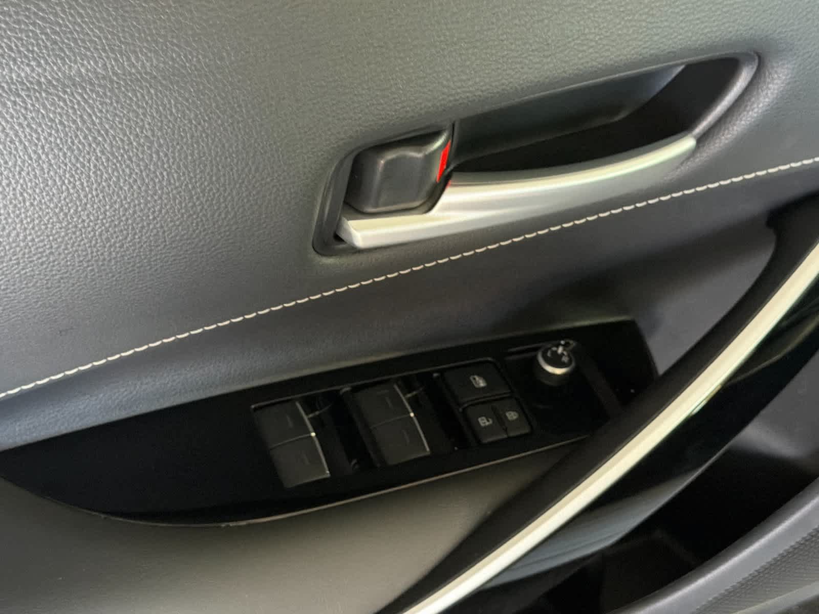 Used 2021 Toyota Corolla XSE FWD image 13