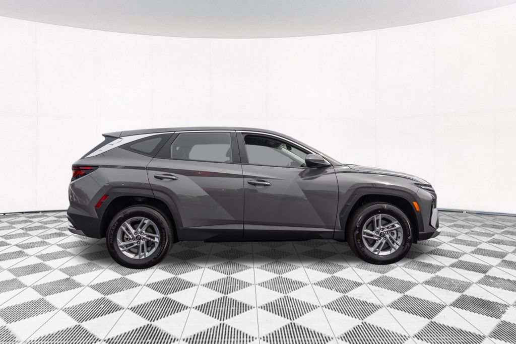 Used 2025 Hyundai Tucson SE AWD/4WD image 11