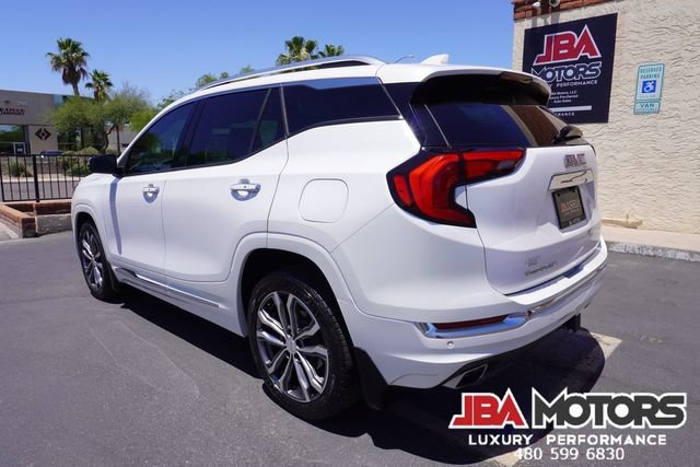 Used 2020 GMC Terrain Denali w/ Denali Premium Package FWD image 4