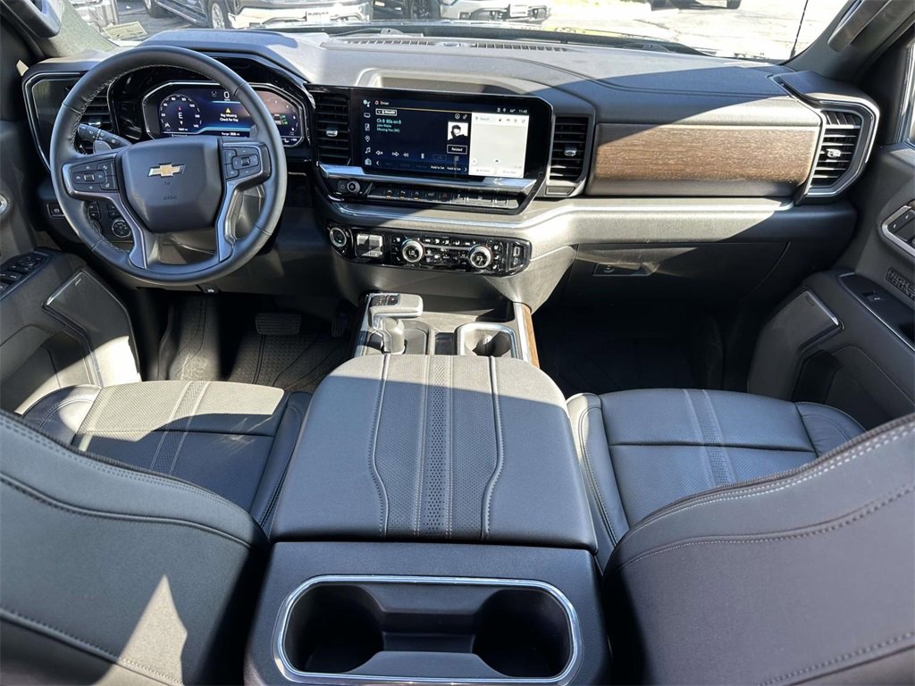 Used 2024 Chevrolet Silverado 1500 High Country w/ High Country Premium Package image 2