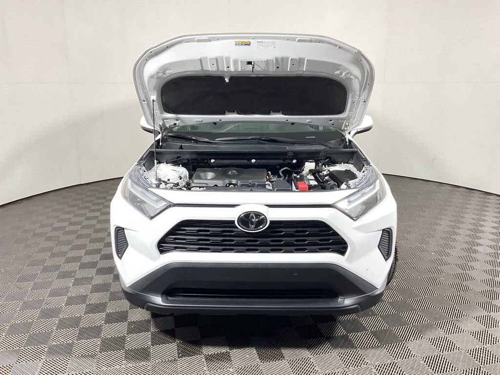 Used 2024 Toyota RAV4 XLE AWD/4WD image 9