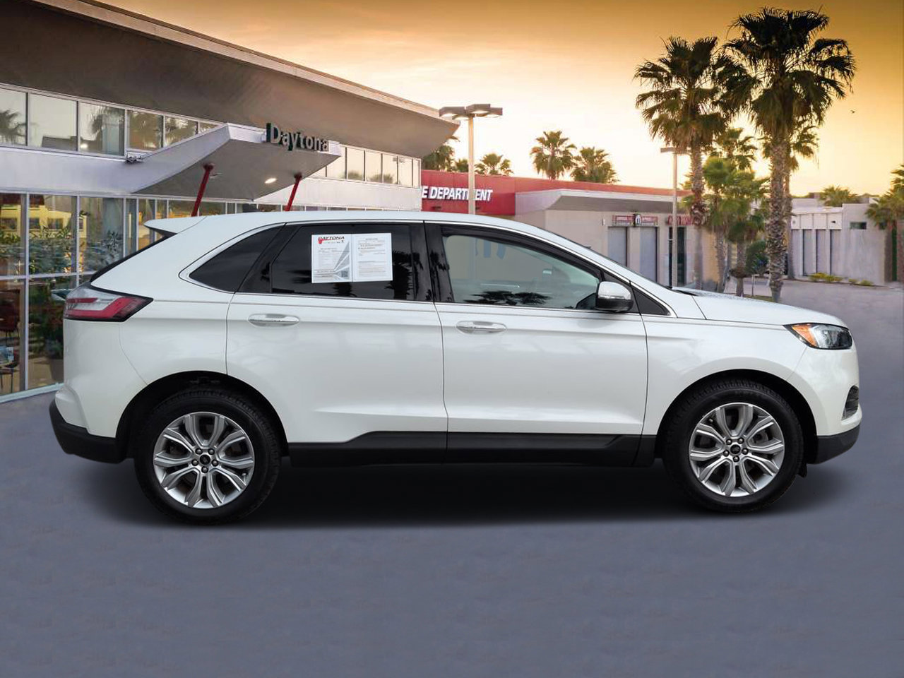 Used 2023 Ford Edge Titanium AWD/4WD image 2
