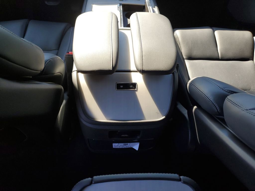 New 2025 Lincoln Navigator L Reserve w/ Jet Appearance Package image 15