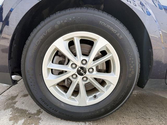 Used 2023 Kia Carnival LX FWD image 12