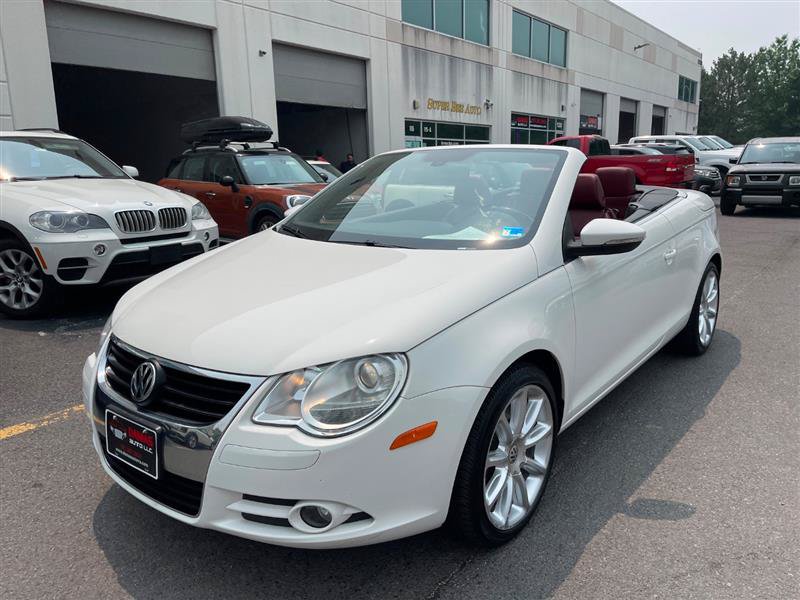 Used 2011 Volkswagen Eos Lux FWD image 1