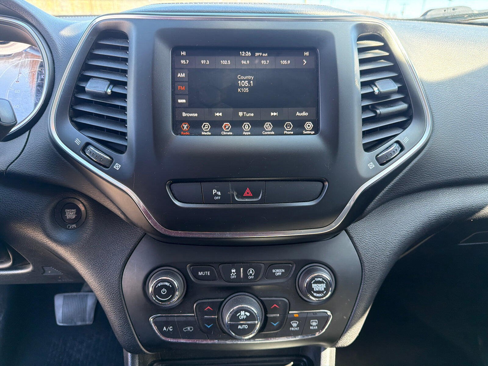 Used 2020 Jeep Cherokee Latitude Plus image 16