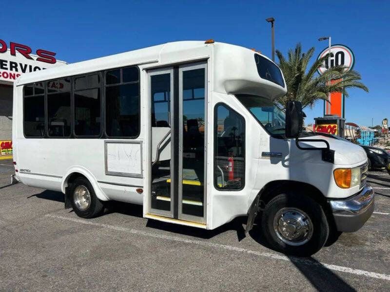 Used 2006 Ford E-350 and Econoline 350 Super Duty RWD image 7