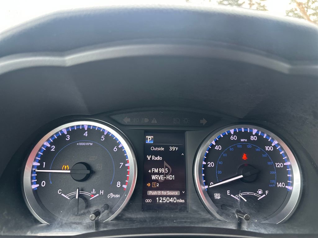 Used 2017 Toyota Highlander LE image 8