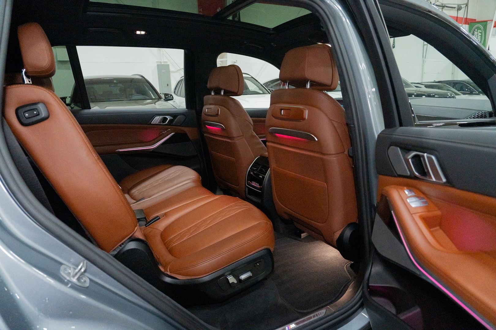 Used 2023 BMW X7 M60i image 48