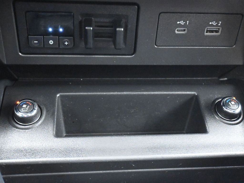 Used 2021 Nissan Titan Platinum Reserve w/ Moonroof Package image 19