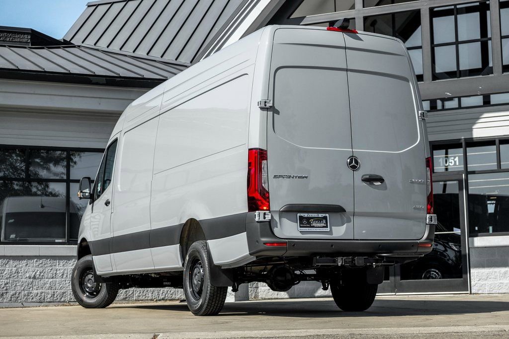 Used 2025 Mercedes-Benz Sprinter 2500 image 2