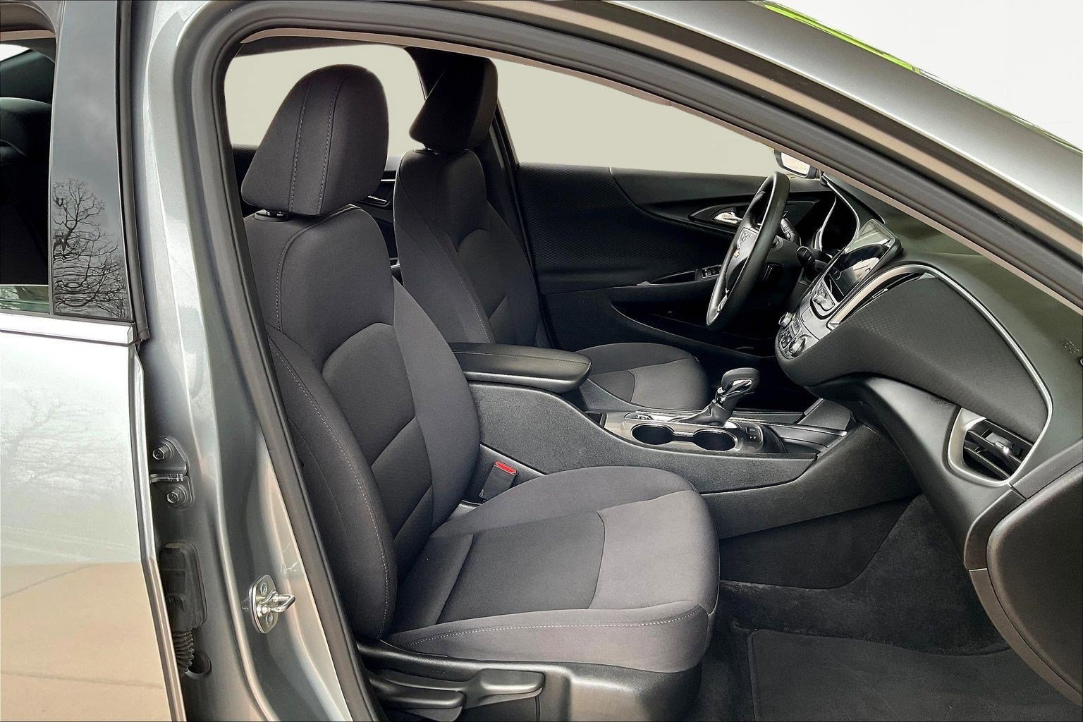 Used 2024 Chevrolet Malibu LT image 28