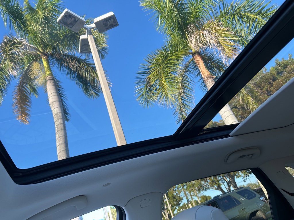 Used 2017 Cadillac XT5 Luxury w/ Driver Awareness Package image 22