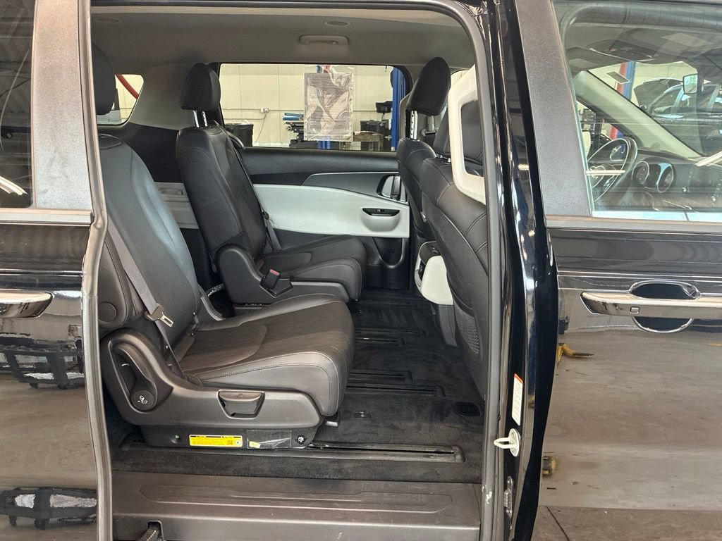 Certified 2024 Kia Carnival LX FWD image 19