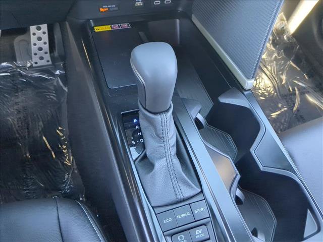 Used 2026 Toyota Camry Hybrid w/ Convenience Package FWD image 12