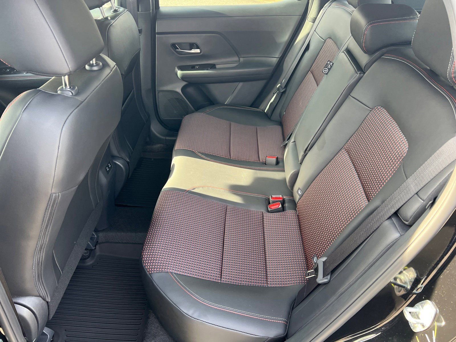 New 2026 Nissan Kicks SR w/ Cold Weather Package image 20