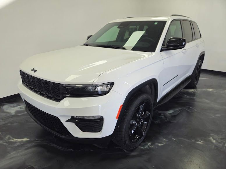 Used 2024 Jeep Grand Cherokee Limited w/ Luxury Tech Group II AWD/4WD image 19