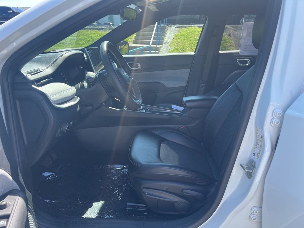 Used 2024 Jeep Compass Latitude image 6