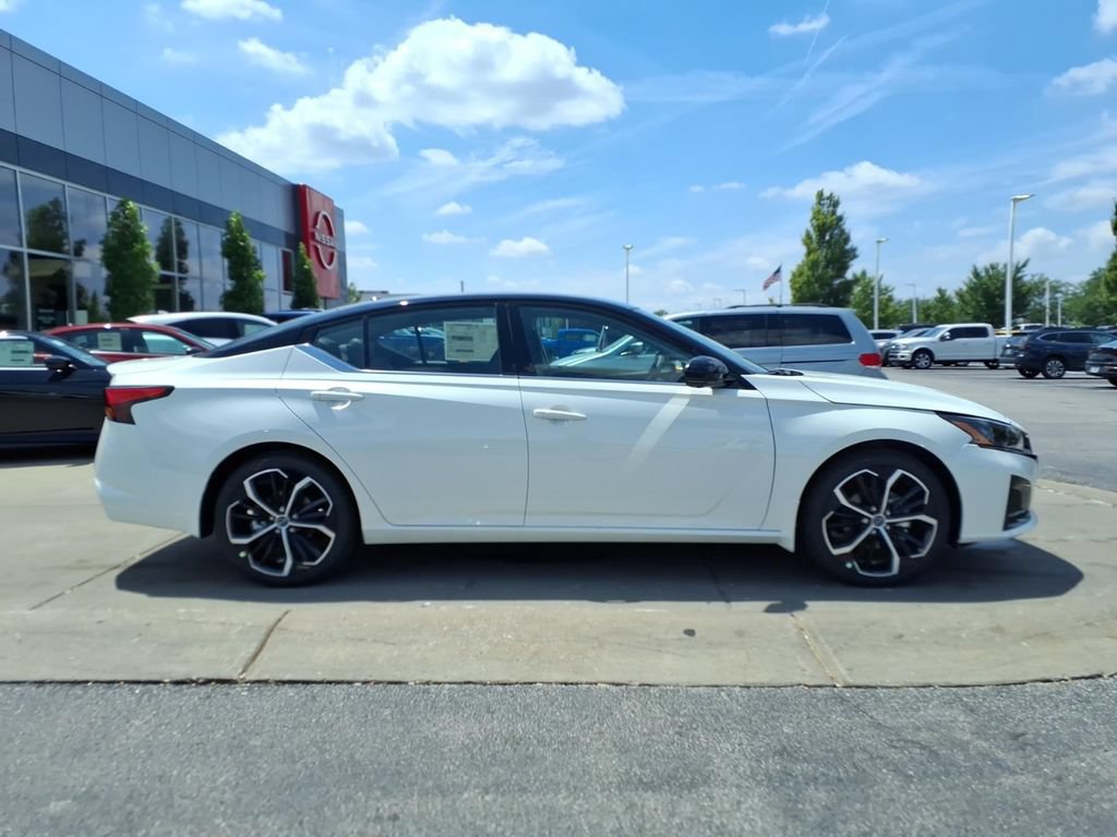 New 2026 Nissan Altima 2.5 SR w/ SR Premium Package FWD image 8