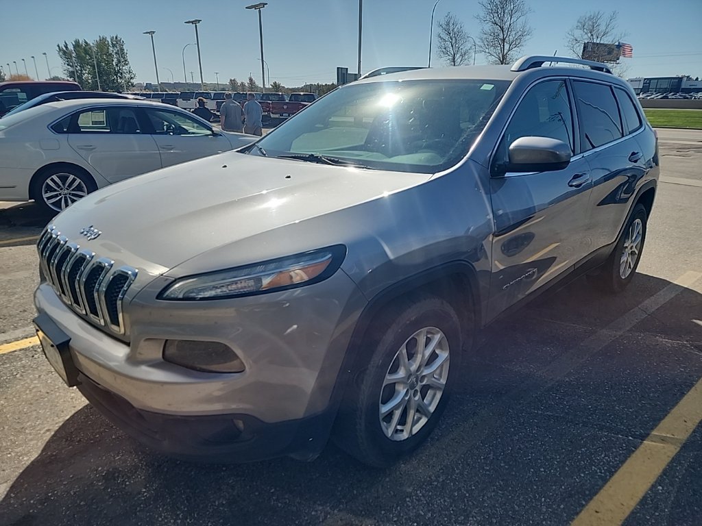 Used 2015 Jeep Cherokee Latitude AWD/4WD image 5